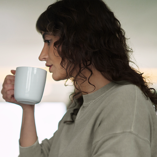 A women holding coffee cup
